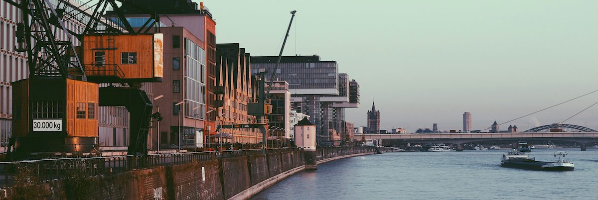 Der Hafen von Köln. Dort ein Auto zu mieten, das wär es doch?